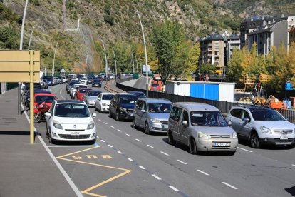 Retencions a Sant Julià en direcció a la frontera espanyola