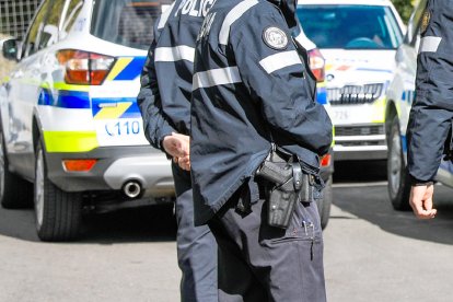 La direcció podrà instar a desarmar un policia