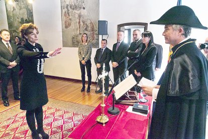 Els batlles exigeixen la renúncia de la seva representant