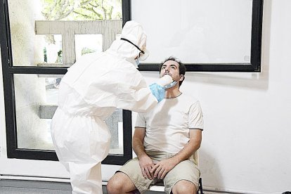 Cribratge massiu als ciutadans de la Seu d'Urgell d'entre setze  i cinquanta anys