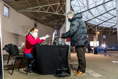 Els autotests d'antígens detecten 14 positius en una jornada amb 54 casos nous