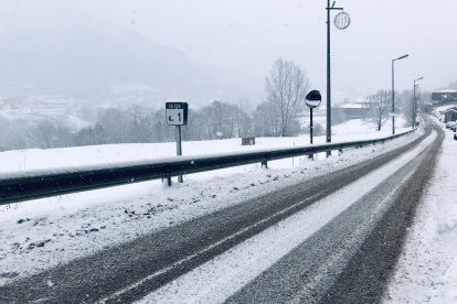 Nevades, carretera, neu