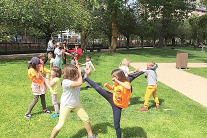 Les vacances de primavera han estat entretingudes per a uns 250 infants i joves que han participat en els campus esportius i lúdics de la capital per aprofitar el parèntesi escolar.