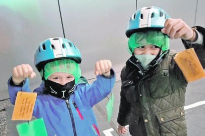 Els escolars d'infantil de quatre anys del grup C del col·legi Mare Janer tampoc es van perdre el circuit d'educació viària que fa setmanes que els diferents grups de l'escola visiten.
