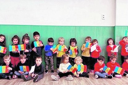Amb motiu del menú temàtic dedicat a Andorra que va fer el Sant Ermengol, on el plat principal va ser l'escudella, els alumnes d'infantil van anar vestits dels colors de la bandera.