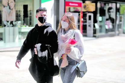 Les roses van tornar a estar presents després de l'excepcionalitat per la pandèmia. La demanda de roses va ser molt alta i alguna floristeria aviat se'n va quedar sense.