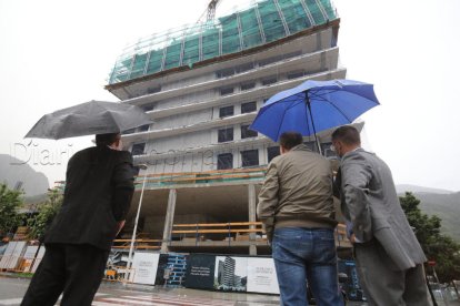 La cúpula d'interior inspecciona la torre escaldenca