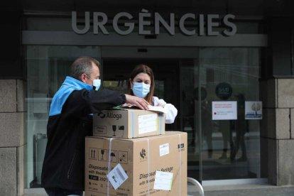 Les vacunes d'AstraZeneca a la porta de l'hospital