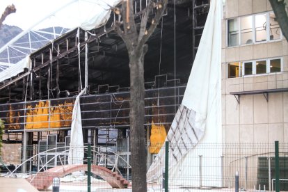 Llum verd de la Batllia a les obres als Serradells