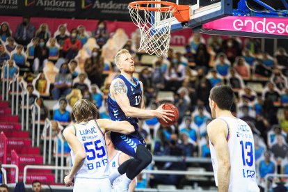 El MoraBanc guanya amb el retorn del públic (89-61)