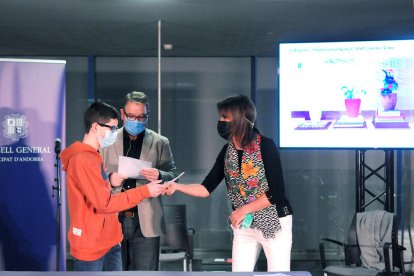 Clam a favor de l'escola presencial