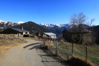 Dos joves moren per inhalació de tòxics en una borda a Montaup