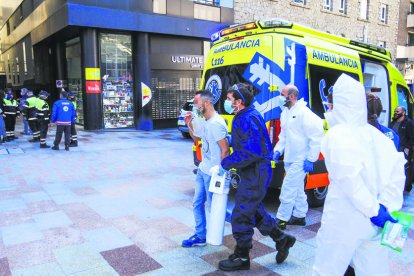Incendi amb ferits lleus a l'avinguda Carlemany