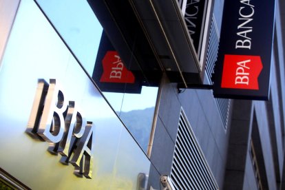 La modificació de la llei recupera el terme 'funcionari'