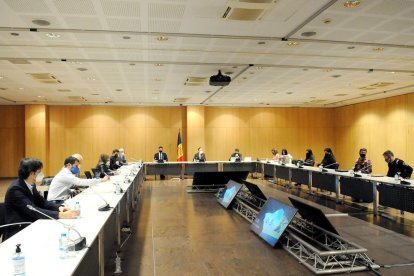 Govern dubta sobre els beneficis d'obrir pistes a no residents