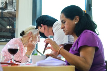 Sant Julià reobre el menjador per a la gent gran