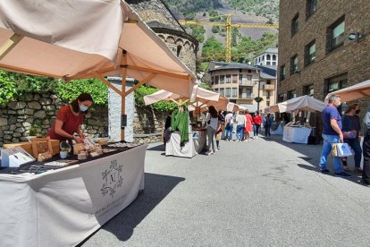 El mercat de la vall torna a la capital