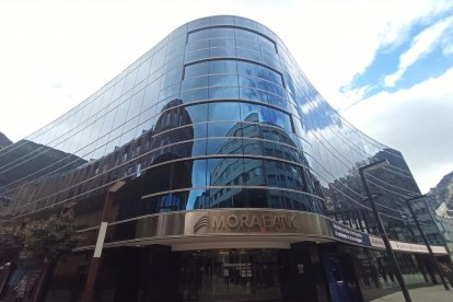 Fitch manté el ràting de MoraBanc a BBB-