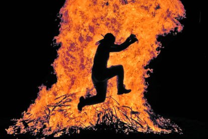 El foc de Sant Joan revifa