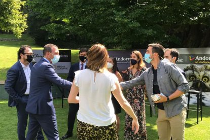 Torres saluda a Rojo