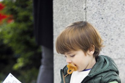 La diada de Sant Jordi torna a lluir als carrers