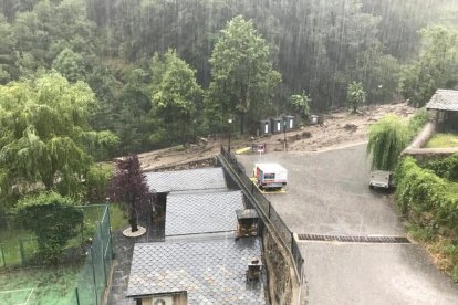 La carretera de Bixessari tallada per inundacions