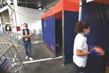 El cap de Govern esperant per vacunar-se