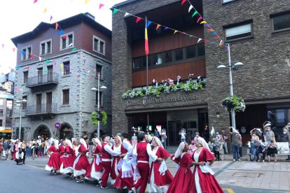 L'Esbart d'Andorra la Vella va ballar la Dansa del pregó per segon any.