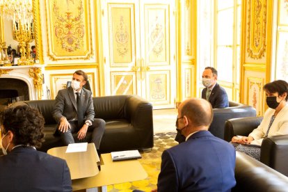 Espot i Macron aborden la pandèmia