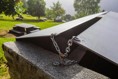 Cinc comuns han precintat les barbacoes i els berenadors.