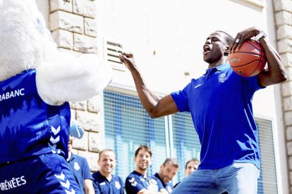 Moussa Diagne es va marcar uns balls amb Brut que va fer les delícies del públic.