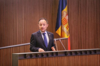 Xavier Espot durant el discurs del debat d'orientació