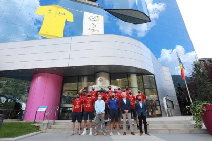 La secció de bàsquet del Barça també es va fer la tradicional foto de família, ahir.