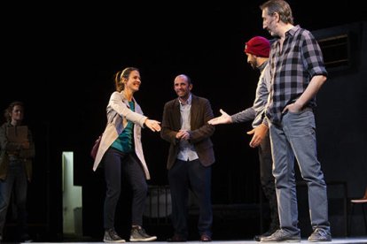 El públic encampadà gaudeix d''Intramuros'