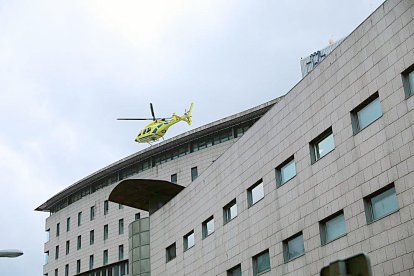 Un helicòpter del SUM a l'hospital.