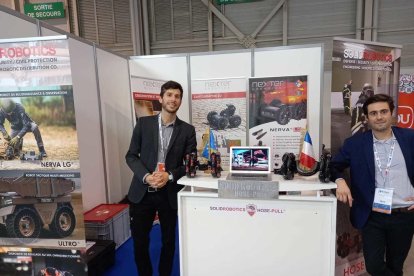 Els dos joves, al seu stand durant la setmana passada