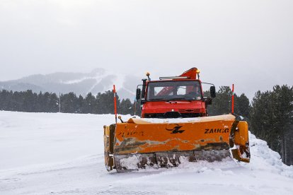 Una màquina llevaneu.a l'estació de PAL, Vallnord