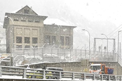 La nevada va provocar problemes per accedir al túnel dels Dos Valires.