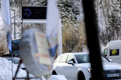 Equipaments panell neu cadenes cartell incidències