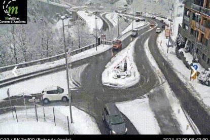 La rotonda d'Anyòs ja acumula gruixos de neu