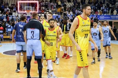 La cara de decepció dels jugadors del MoraBanc.