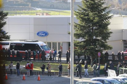 Ciutadans esperant per vacunar-se aquest migdia