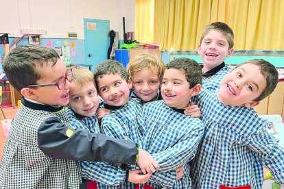 Els d'infantil de la Sagrada Família d'Escaldes-Engordany van dur a terme diverses activitats i jocs en conjunt per dedicar la jornada a celebrar i recordar el dia de la fundadora, l'Anna Maria Janer, per les seves bones accions, i a la Pau.