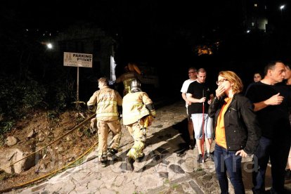 La cònsol major, Rosa Gili, s'ha traslladat fins al lloc de l'incendi