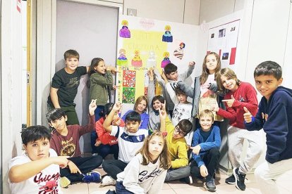 Amb motiu de la festa nacional d'Espanya, els de cinquè del María Moliner van treballar conjuntament l'art i la cultura pintant dibuixos d'obres de pintors com Picasso o Miró.