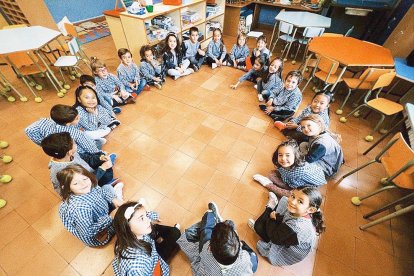 Educació emocional a les aules. Així aprenien els escolars d'infantil del Safa d'Escaldes a identificar les emocions i posar en comú les situacions que ens les fan sentir.
