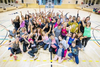 La classe magistral de zumba organitzada pel comú d'Escaldes-Engordany va ser un èxit de participació. Les participants ho van donar tot per acomiadar el 2022 i rebre el nou any amb molt bon ritme, energia, somriures i fent baixar els torrons!