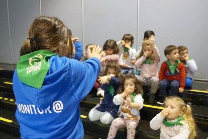 Els infants de l'espai jove d'Encamp van gaudir de les vacances de Nadal amb tardes de tallers nadalencs compartint l'època més màgica de l'any.