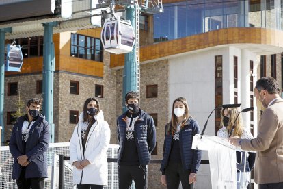 Els esportistes olímpics, durant el discurs del cap de Govern, Xavier Espot.