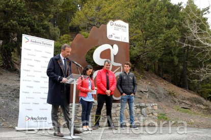 Inauguració escultura al ciclista a Beixalís